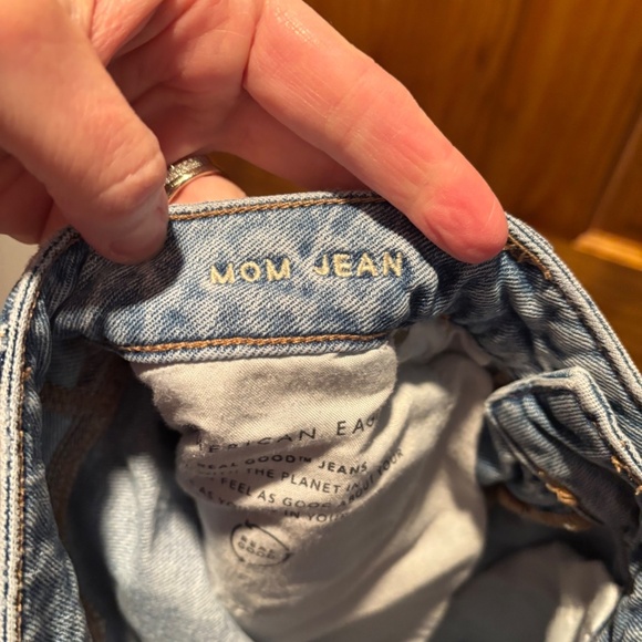 American Eagle Distressed Mom Jeans Size 4 Regular - Picture 5 of 8